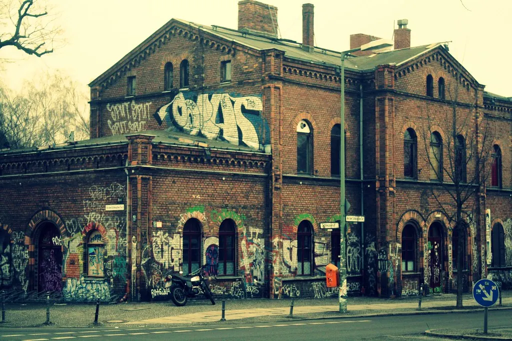 along puschkinallee