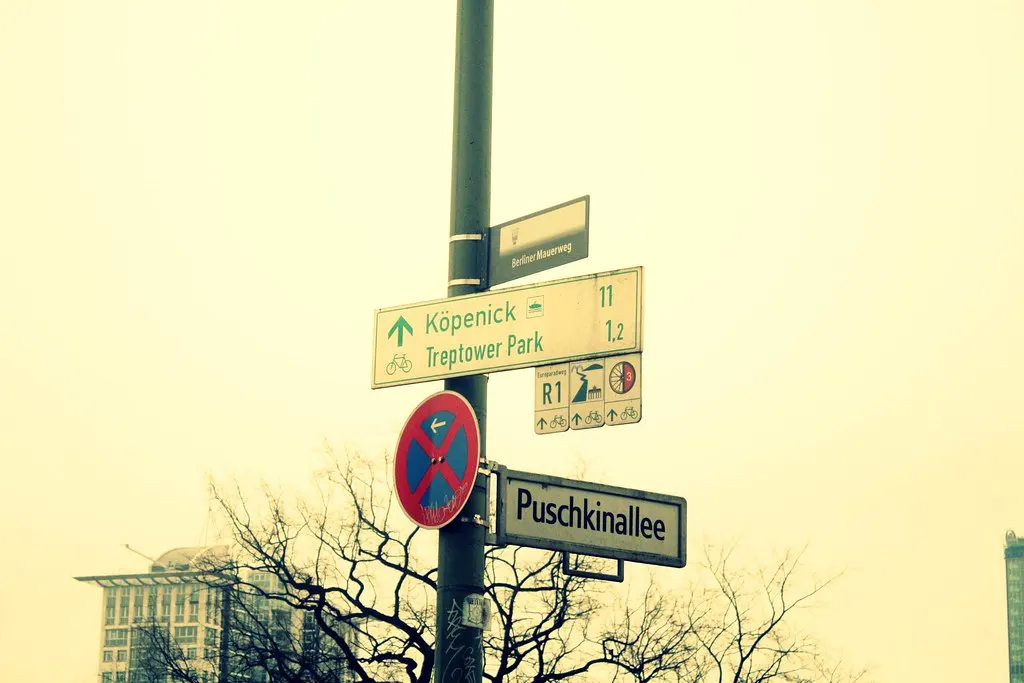 along puschkinallee